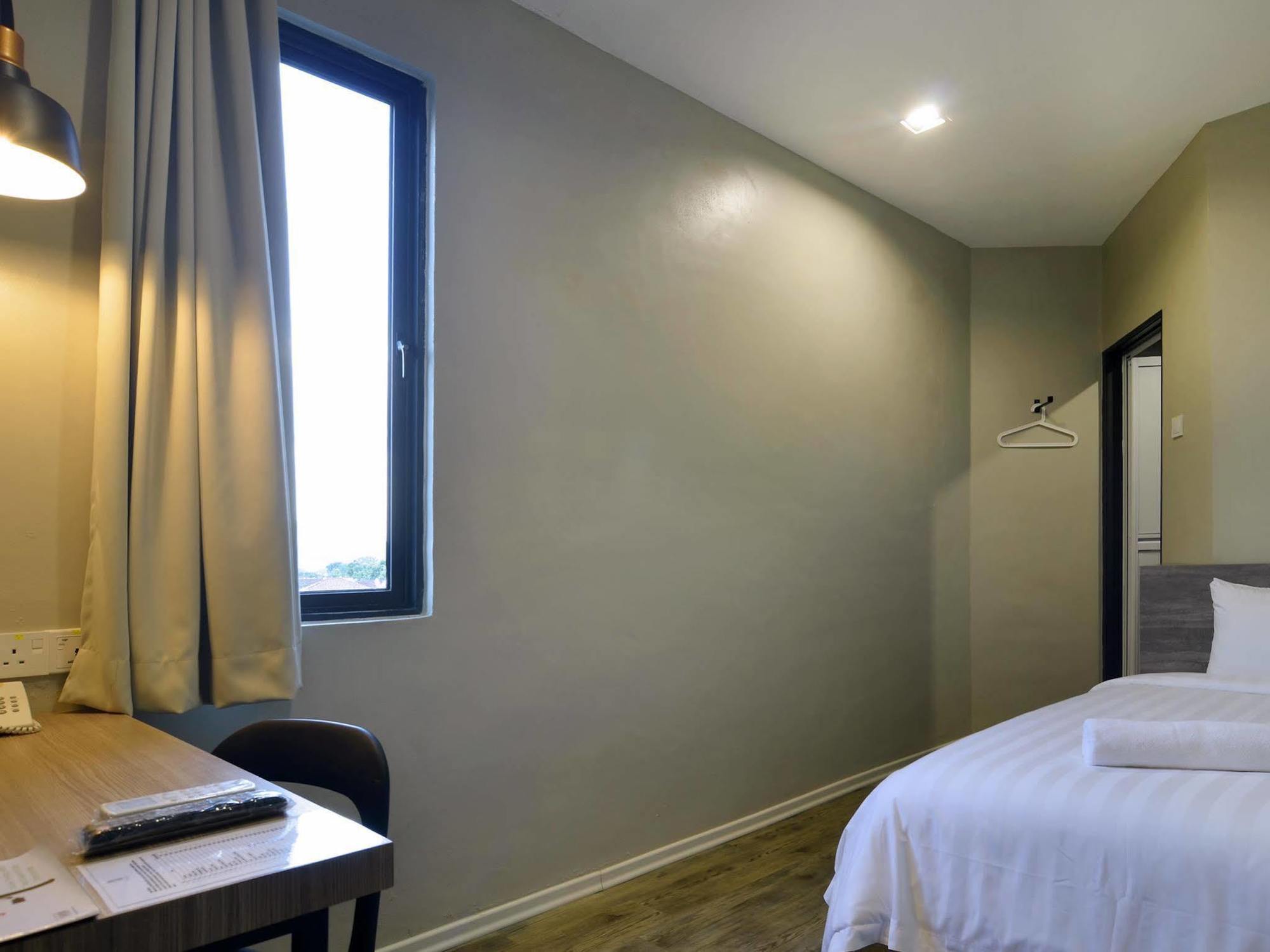 Chariton Hotel Alma Bukit Mertajam Bagian luar foto