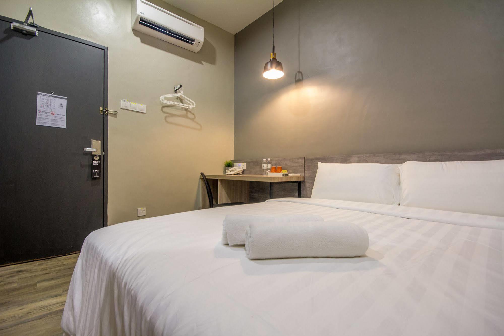 Chariton Hotel Alma Bukit Mertajam Bagian luar foto