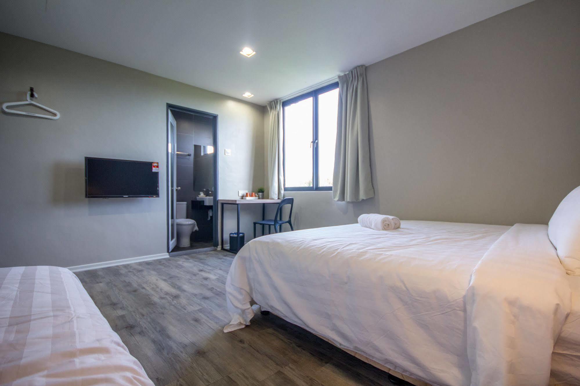 Chariton Hotel Alma Bukit Mertajam Bagian luar foto