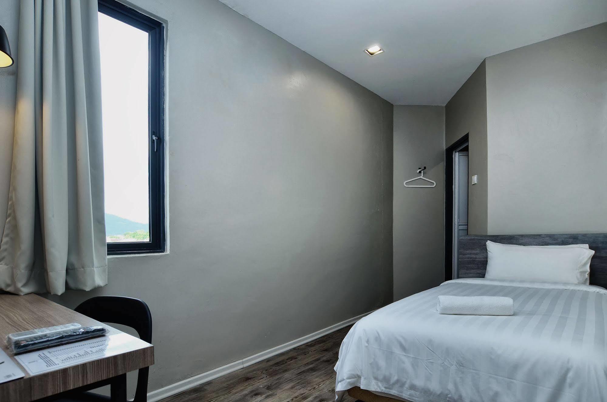 Chariton Hotel Alma Bukit Mertajam Bagian luar foto